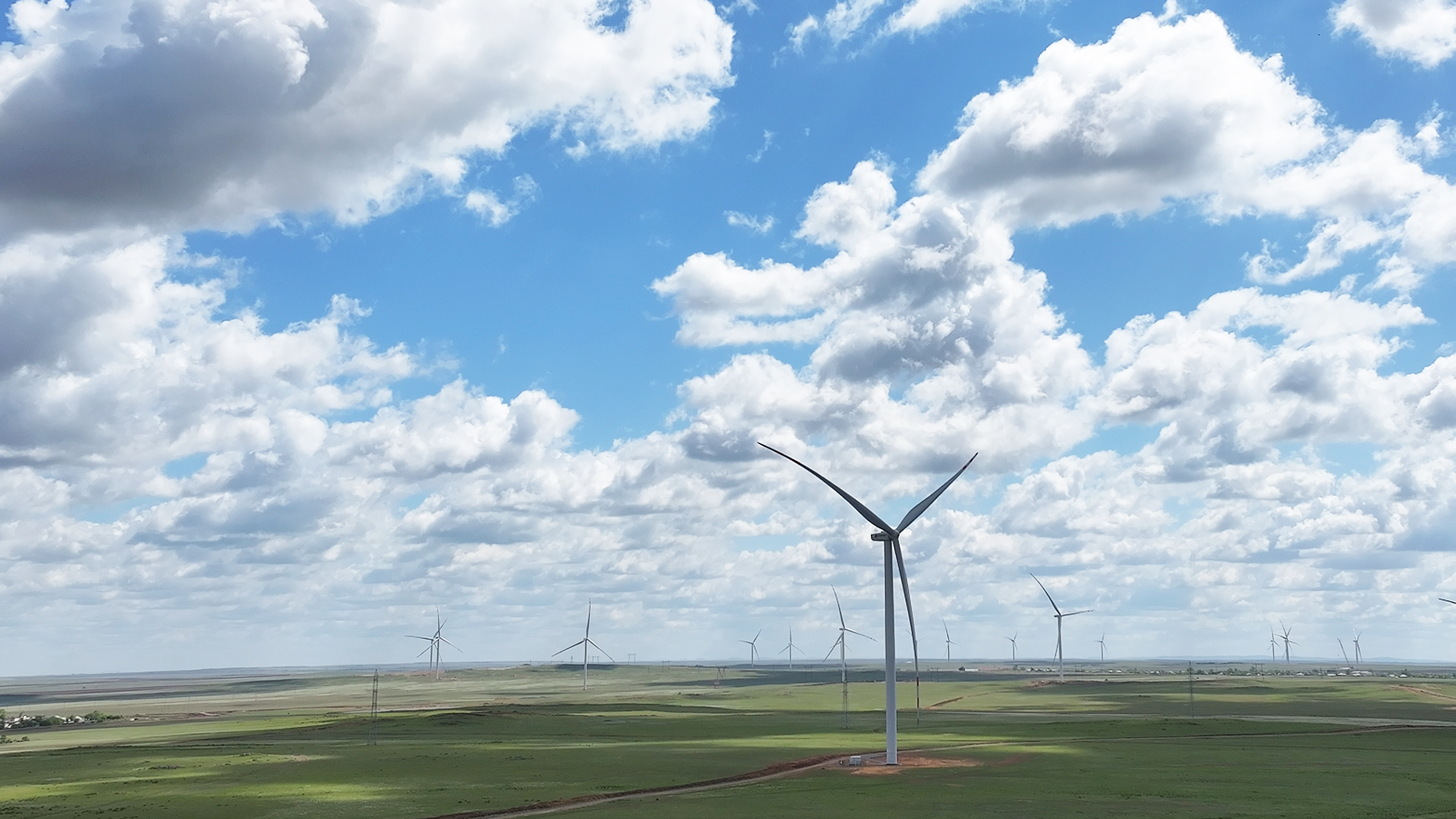 拔地而起的大风车，，，，，毗连中哈共建新纽带