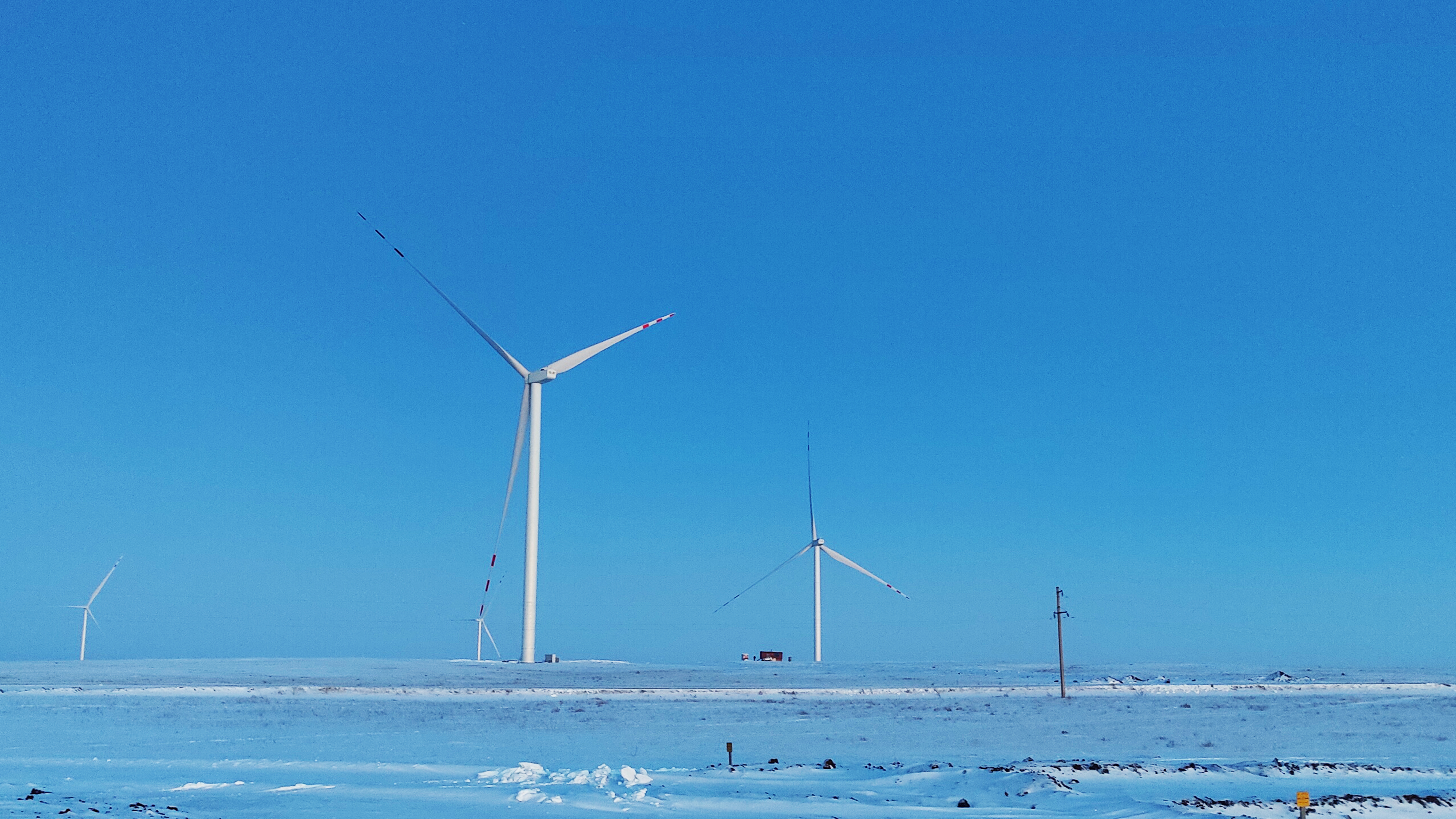 Wind Turbines Rise from the Ground, Connecting China and Kazakhstan to Create a New Bond
